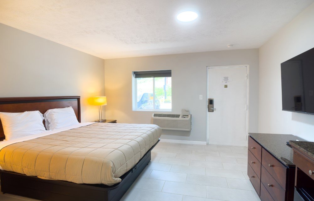 King Bed Non Smoking Rooms at Imperial Inn Picture