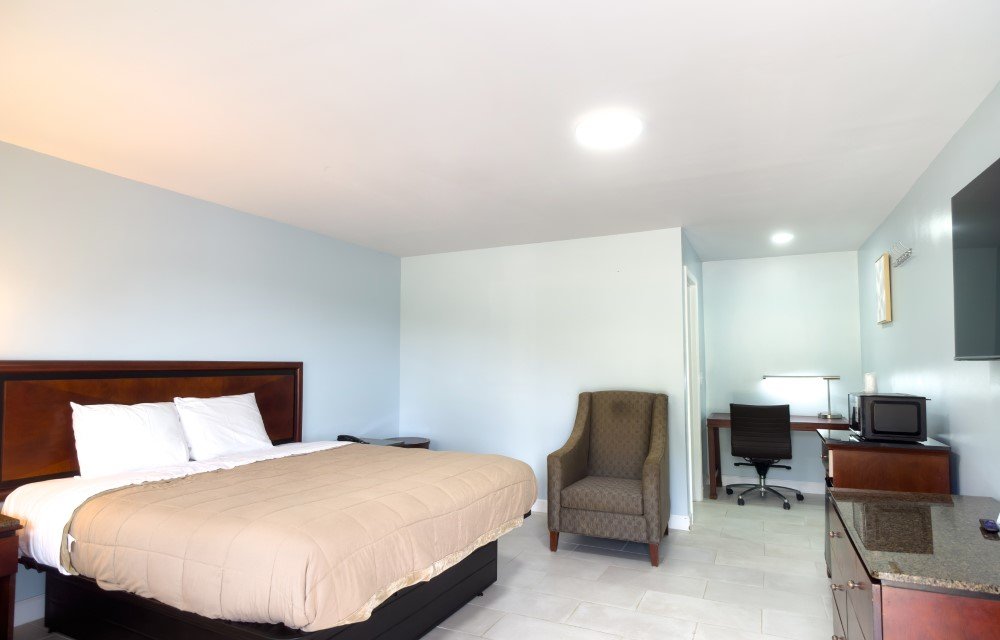 King Bed Smoking Rooms at Imperial Inn Picture